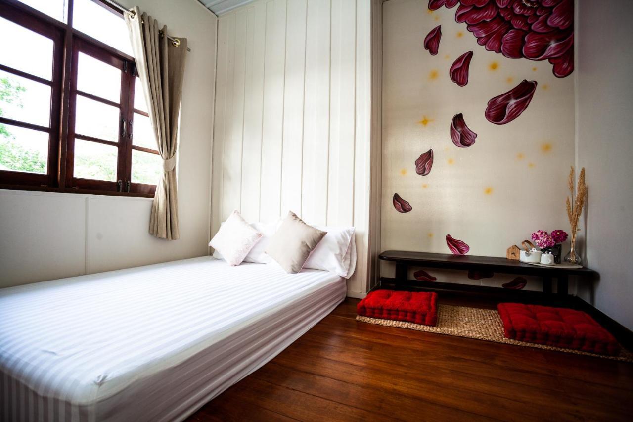 Baan Suan Krung Kao Hotel Ayutthaya Bagian luar foto