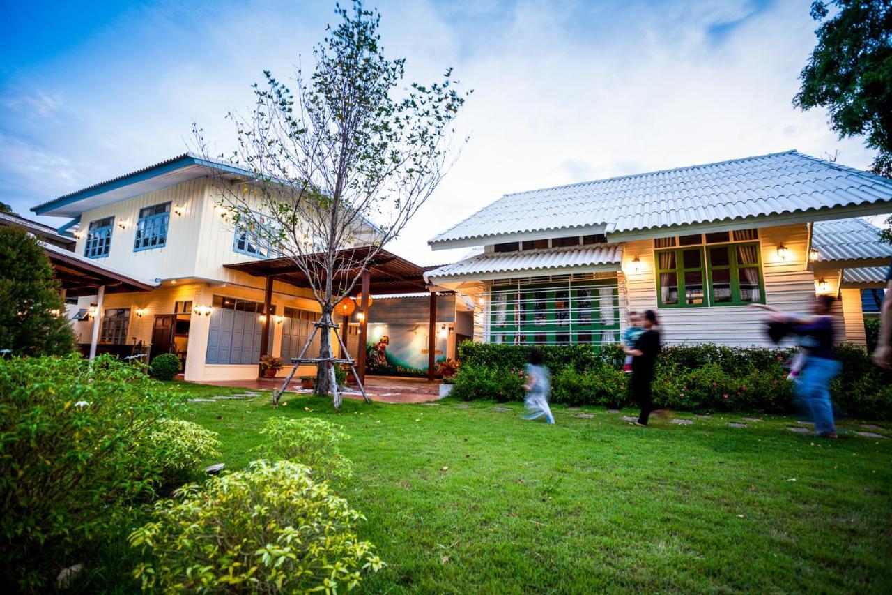 Baan Suan Krung Kao Hotel Ayutthaya Bagian luar foto