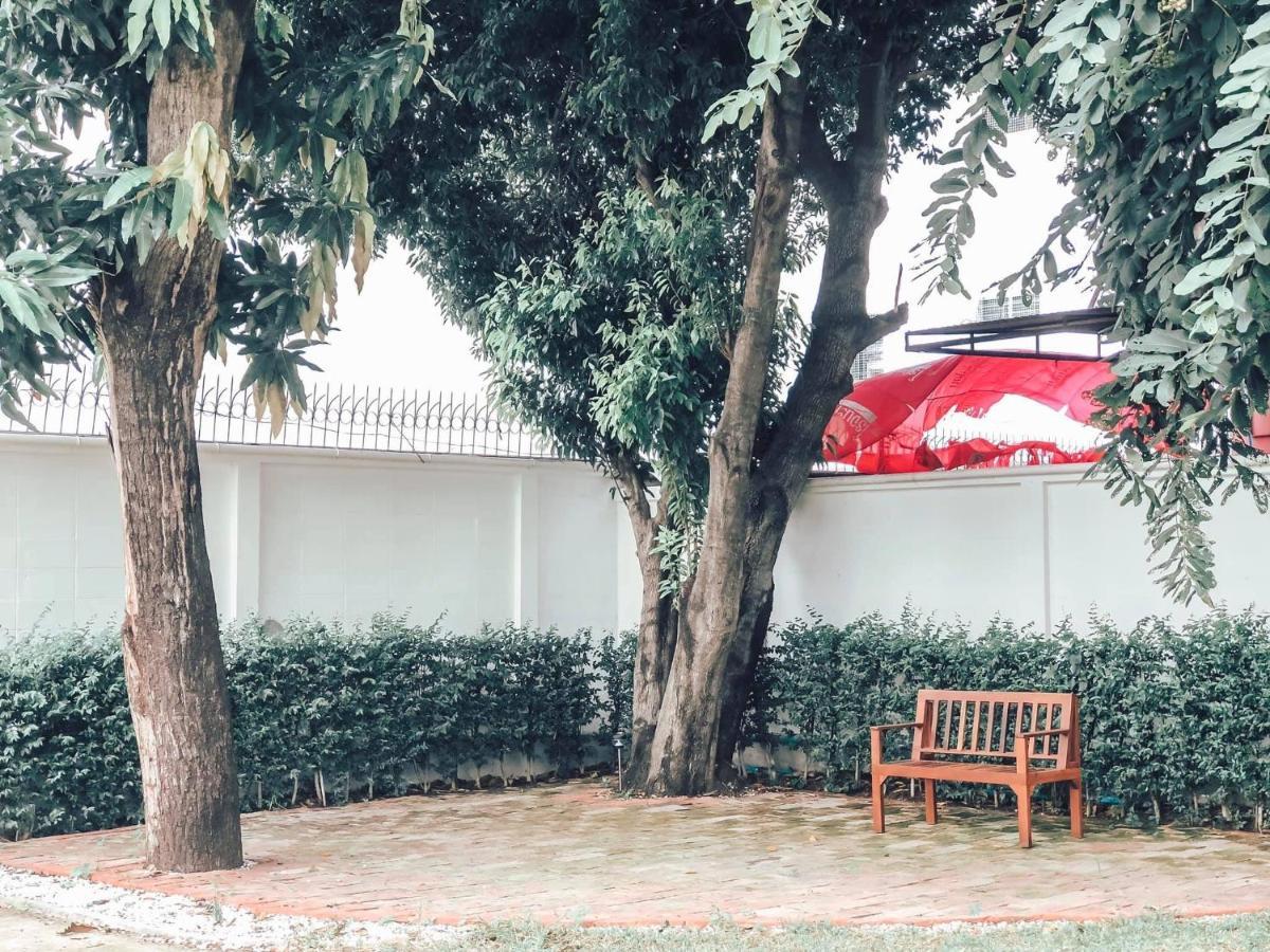 Baan Suan Krung Kao Hotel Ayutthaya Bagian luar foto