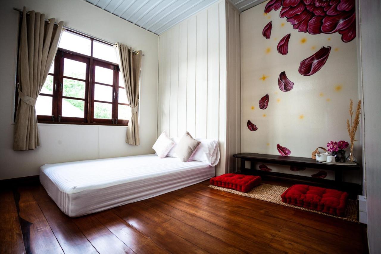 Baan Suan Krung Kao Hotel Ayutthaya Bagian luar foto